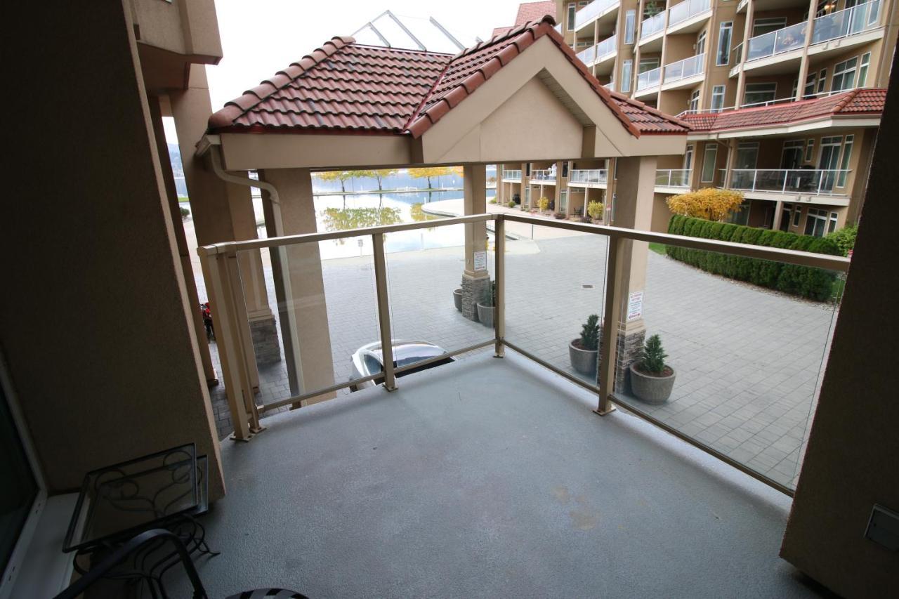 Sunset Waterfront Resort By Discover Kelowna Resort Accommodations Екстериор снимка
