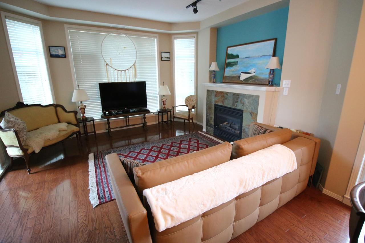 Sunset Waterfront Resort By Discover Kelowna Resort Accommodations Екстериор снимка