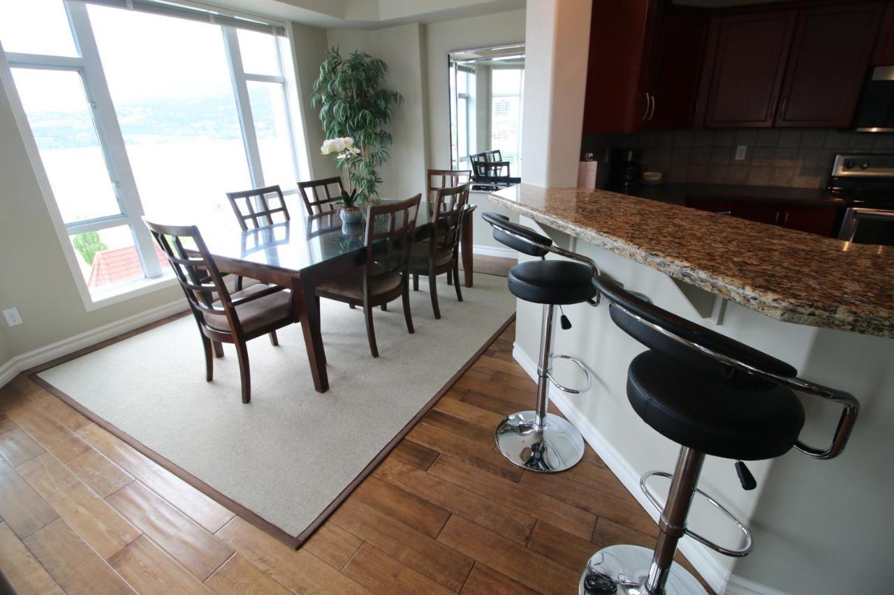 Sunset Waterfront Resort By Discover Kelowna Resort Accommodations Екстериор снимка