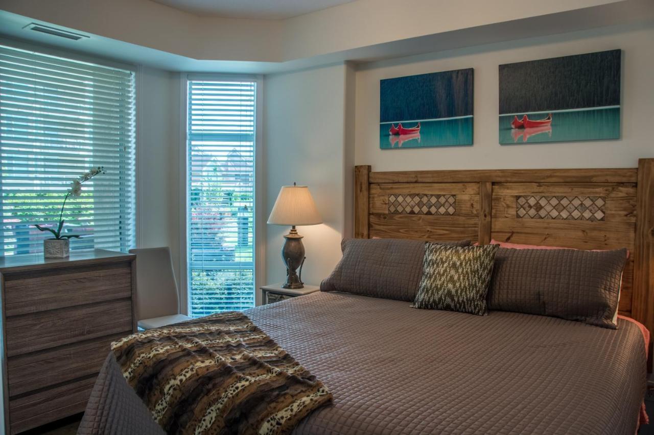 Sunset Waterfront Resort By Discover Kelowna Resort Accommodations Екстериор снимка