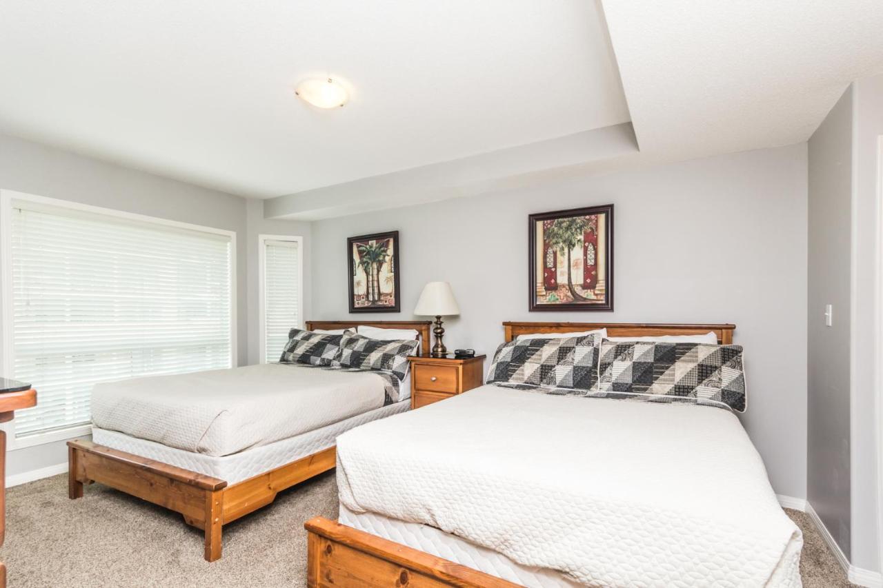Sunset Waterfront Resort By Discover Kelowna Resort Accommodations Екстериор снимка