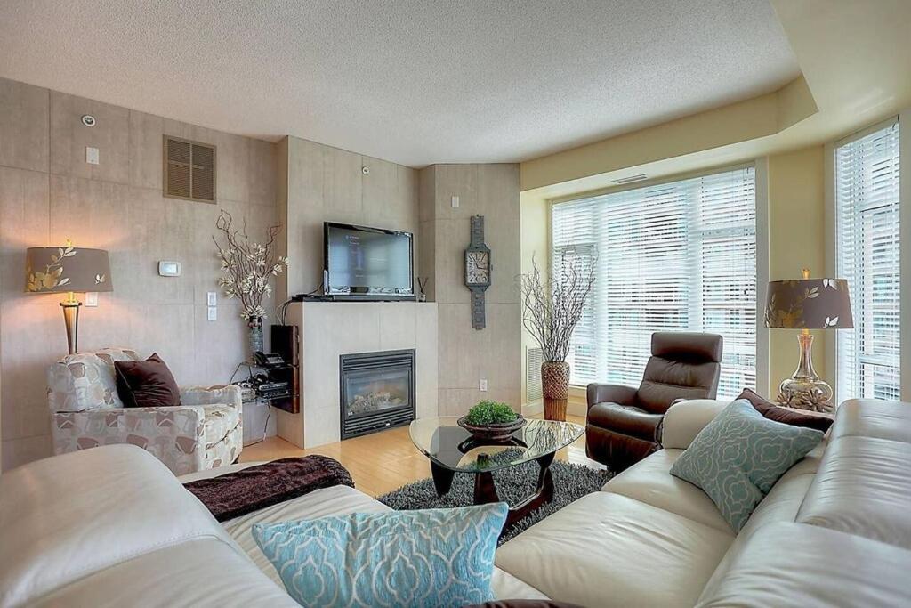 Sunset Waterfront Resort By Discover Kelowna Resort Accommodations Екстериор снимка