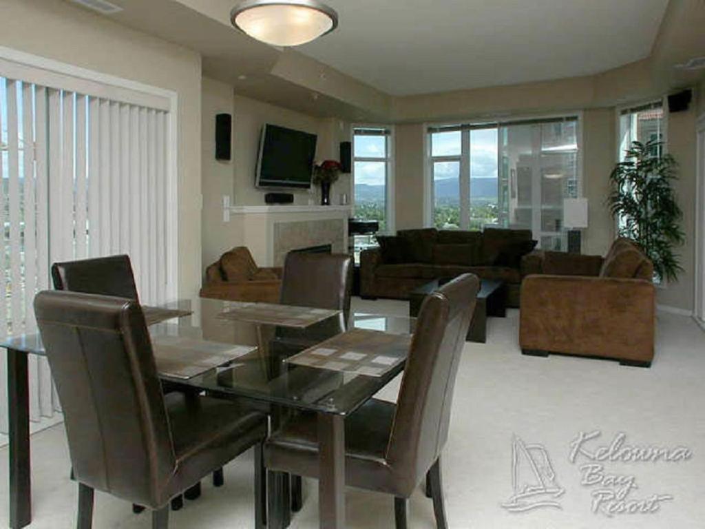 Sunset Waterfront Resort By Discover Kelowna Resort Accommodations Екстериор снимка