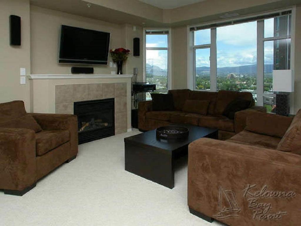 Sunset Waterfront Resort By Discover Kelowna Resort Accommodations Екстериор снимка