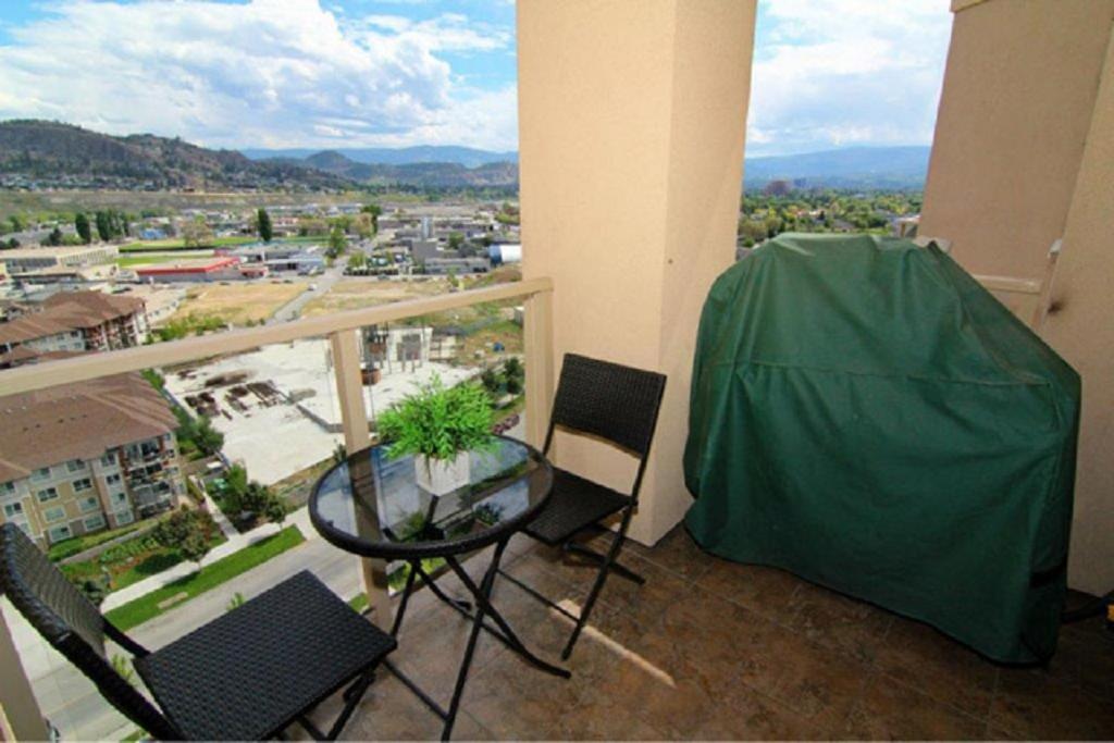 Sunset Waterfront Resort By Discover Kelowna Resort Accommodations Екстериор снимка