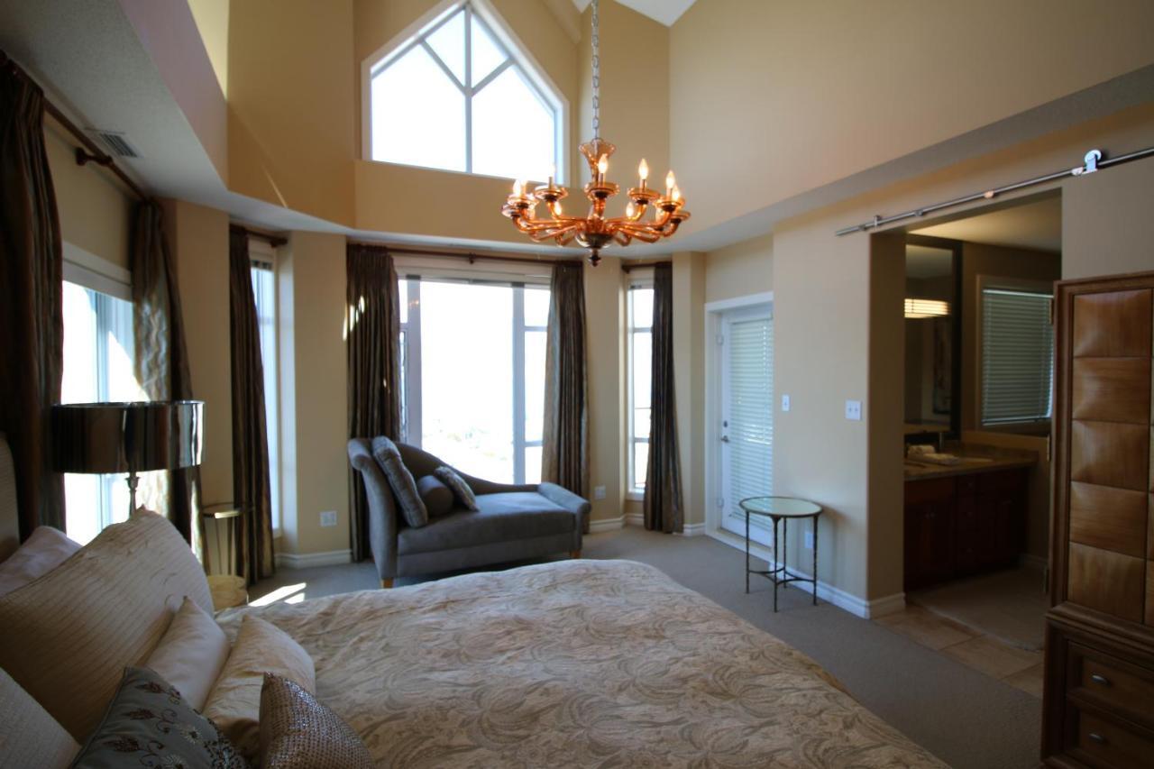 Sunset Waterfront Resort By Discover Kelowna Resort Accommodations Екстериор снимка